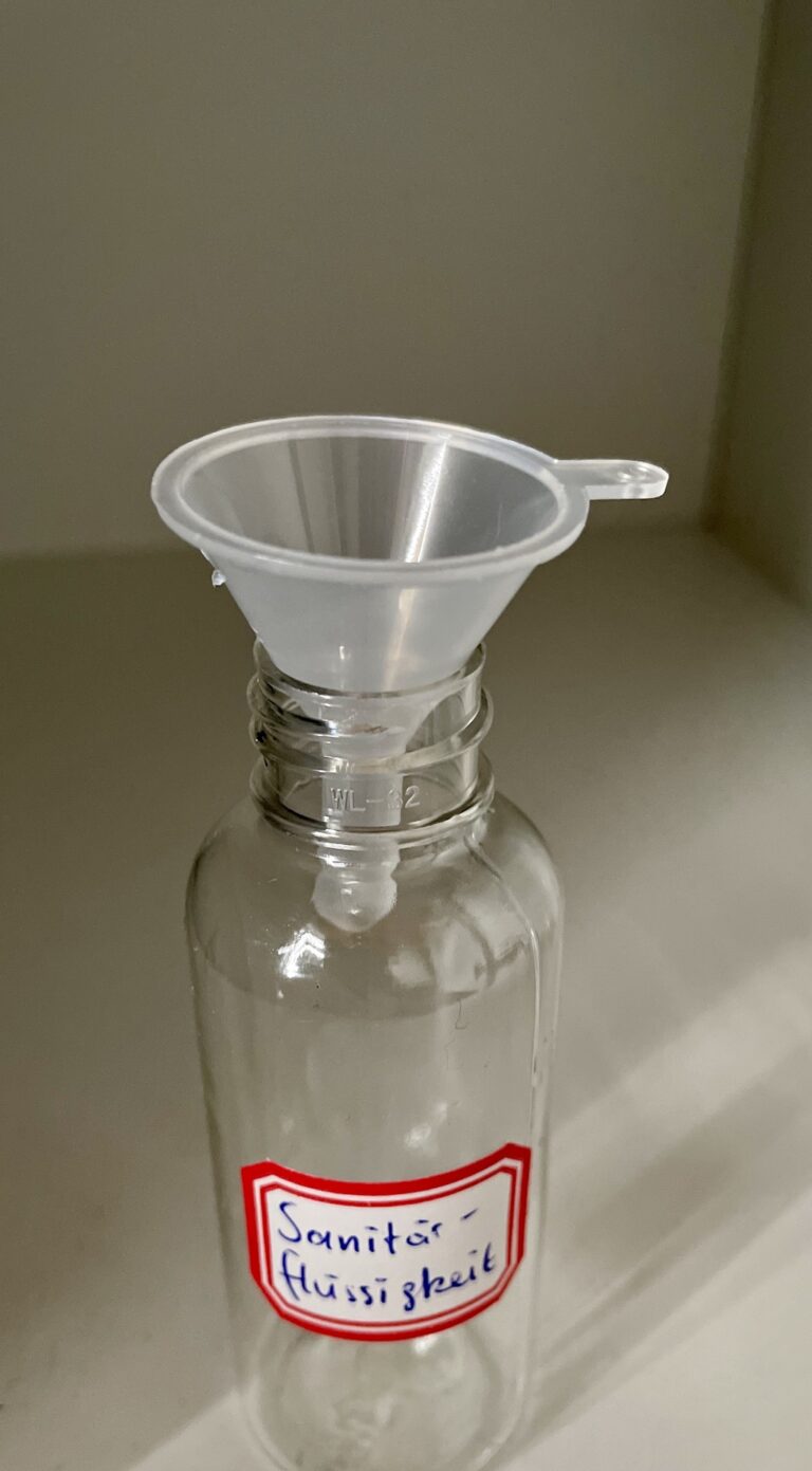 Praktisch: Mini-Trichter sind gleich dabei!